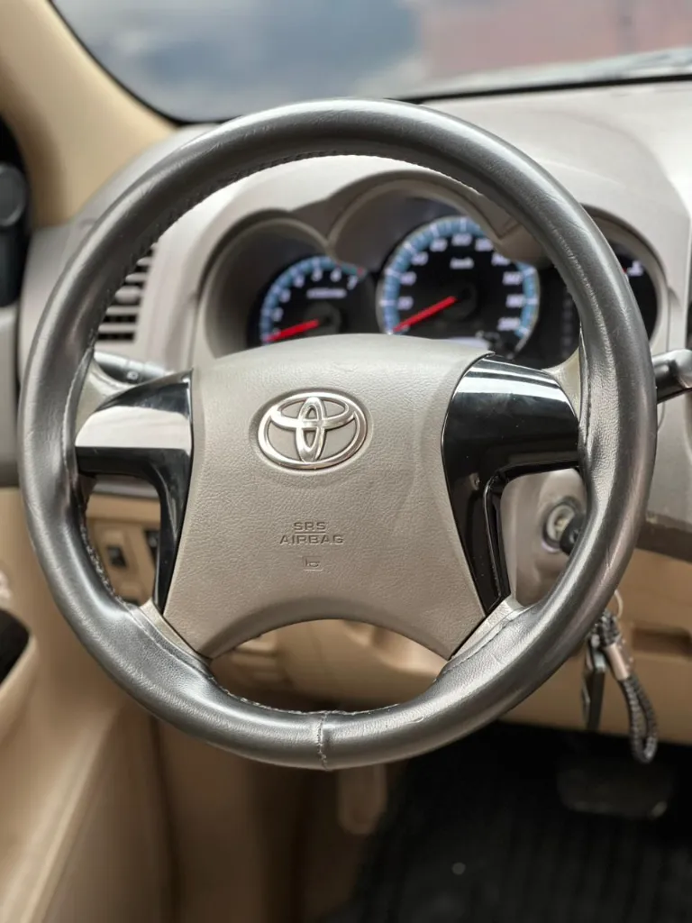 TOYOTA FORTUNER SR5 2.7 GASOLINA TAILANDESA 2012 (12).webp