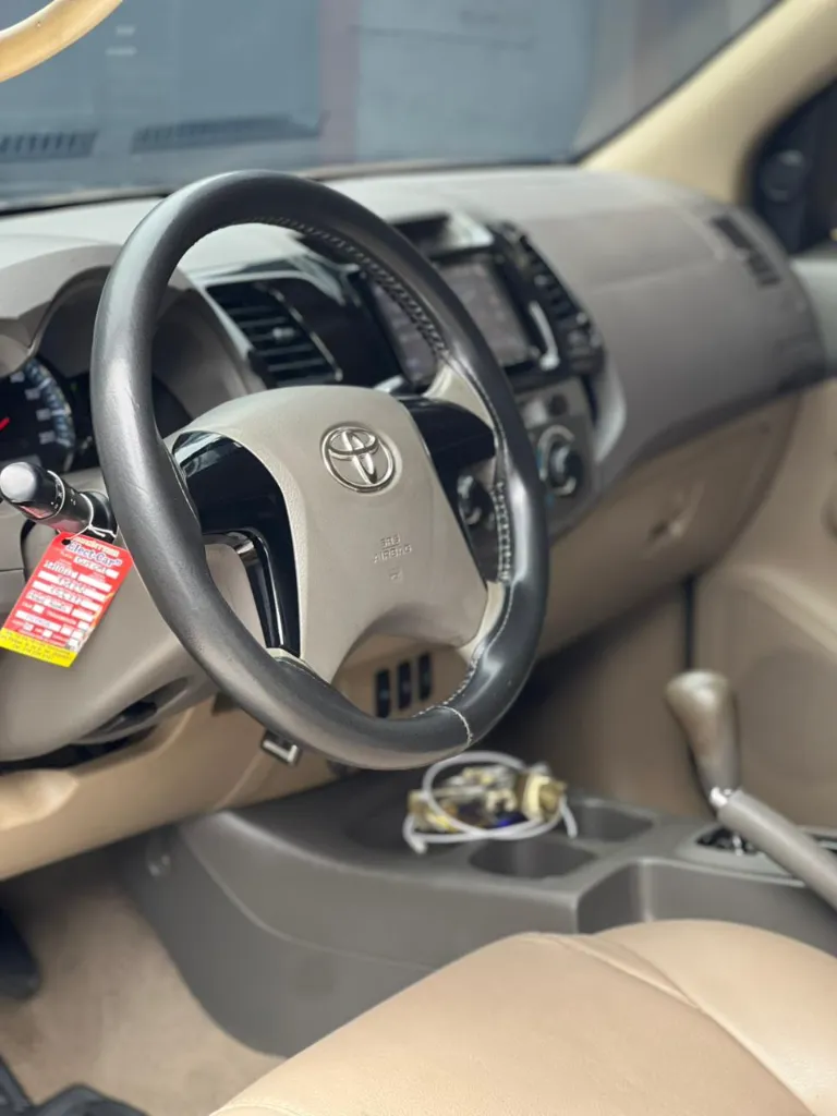 TOYOTA FORTUNER SR5 2.7 GASOLINA TAILANDESA 2012 (8).webp