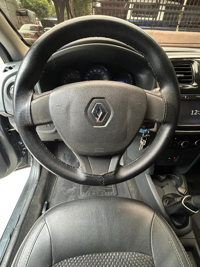 RENAULT LOGAN EXPRESSION 2018 MT (10).webp