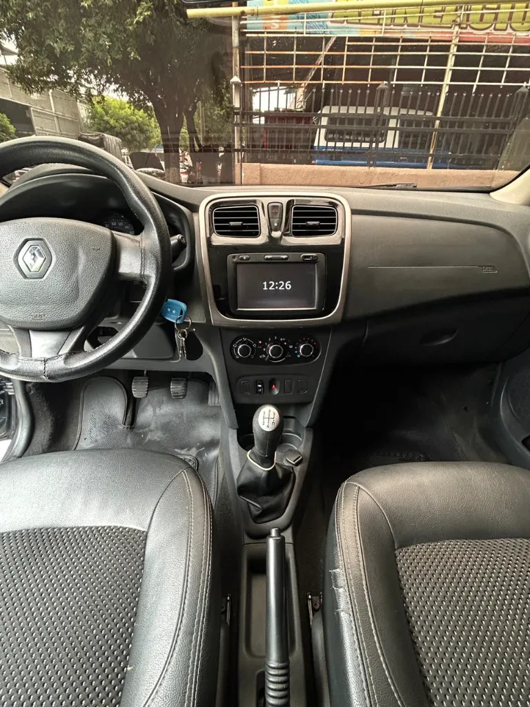 RENAULT LOGAN EXPRESSION 2018 MT (12).webp