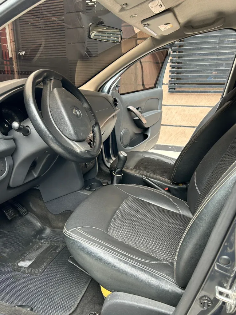 RENAULT LOGAN EXPRESSION 2018 MT (9).webp