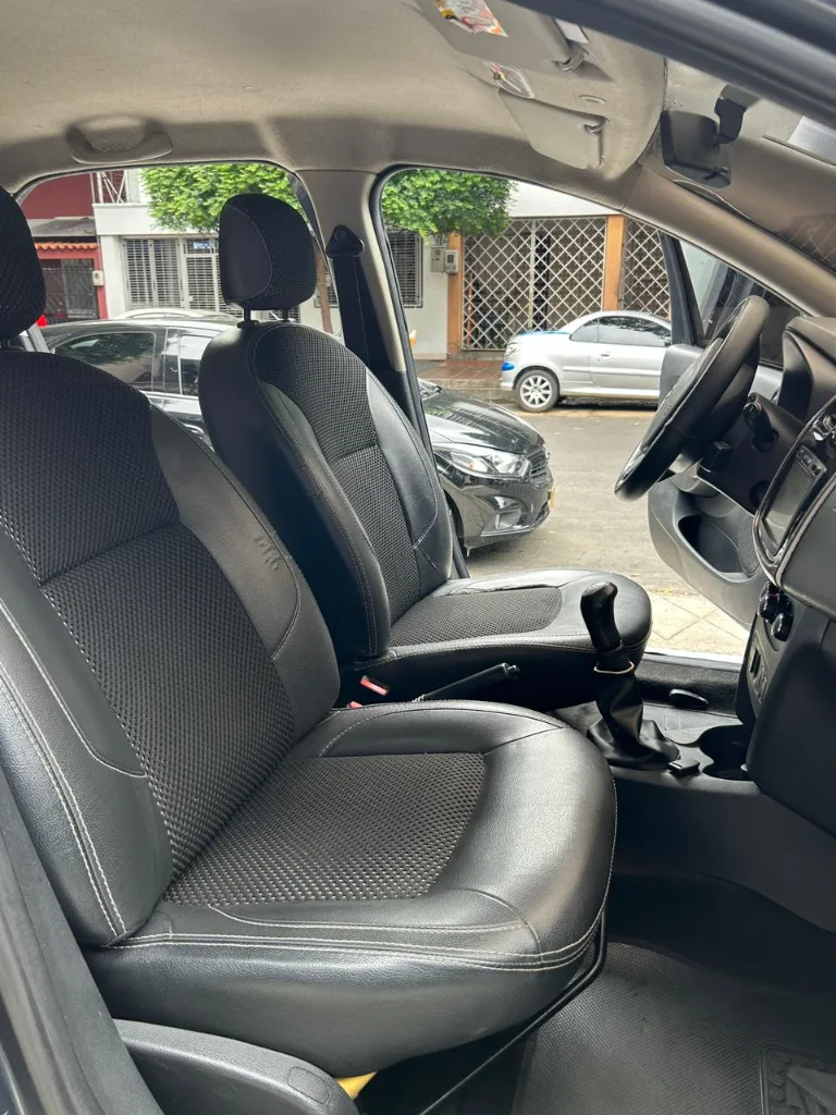 RENAULT LOGAN EXPRESSION 2018 MT (14).webp