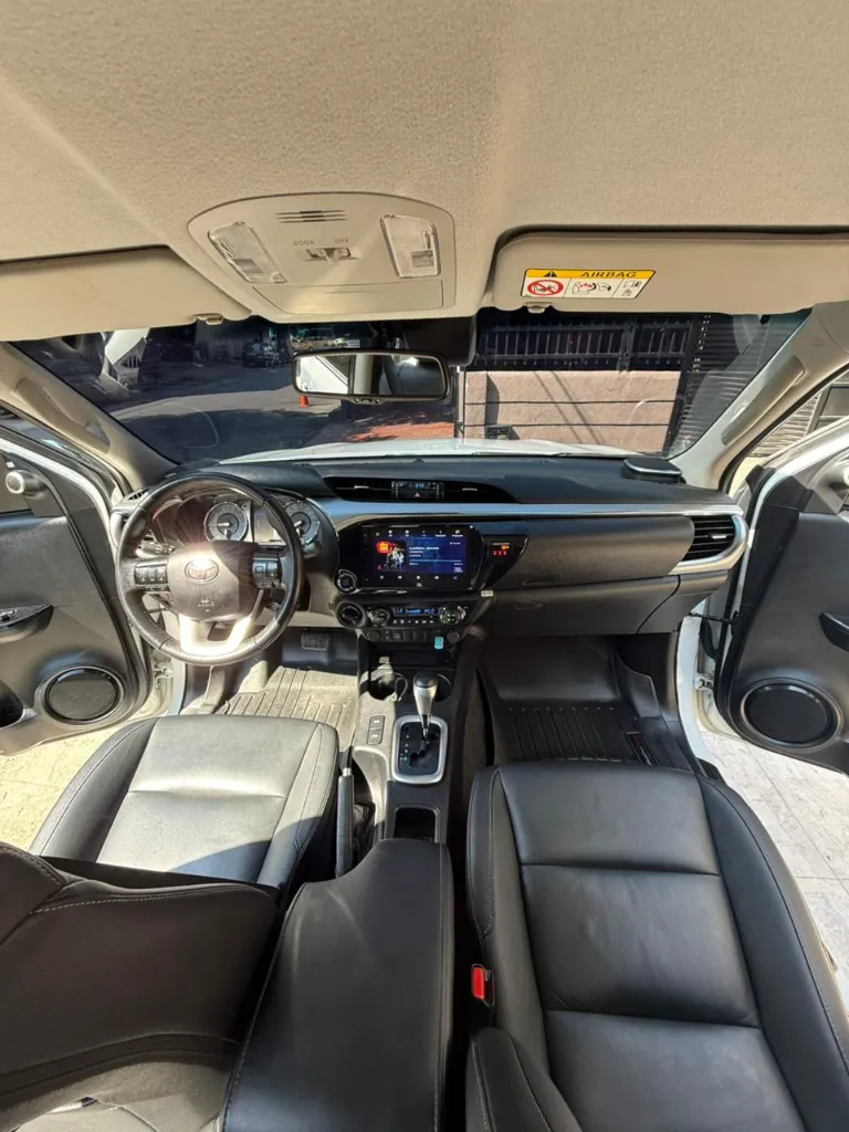 TOYOTA HILUX SRX 2.8 DIESEL TP 2023 (20).webp