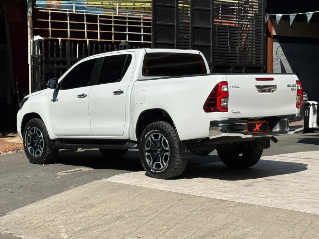 TOYOTA HILUX SRX 2.8 DIESEL TP 2023 (4).webp
