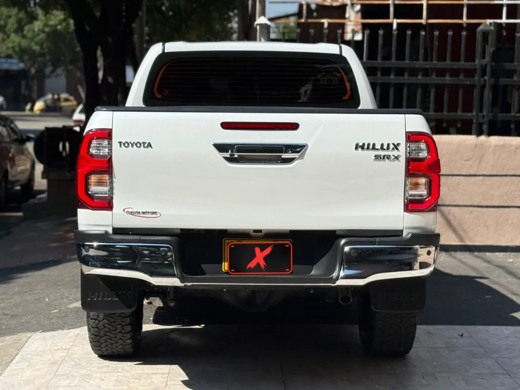 TOYOTA HILUX SRX 2.8 DIESEL TP 2023 (5).webp
