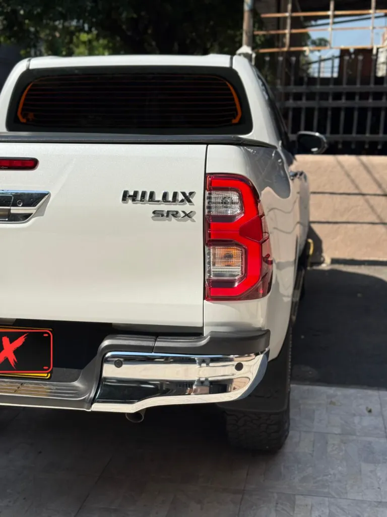 TOYOTA HILUX SRX 2.8 DIESEL TP 2023 (8).webp
