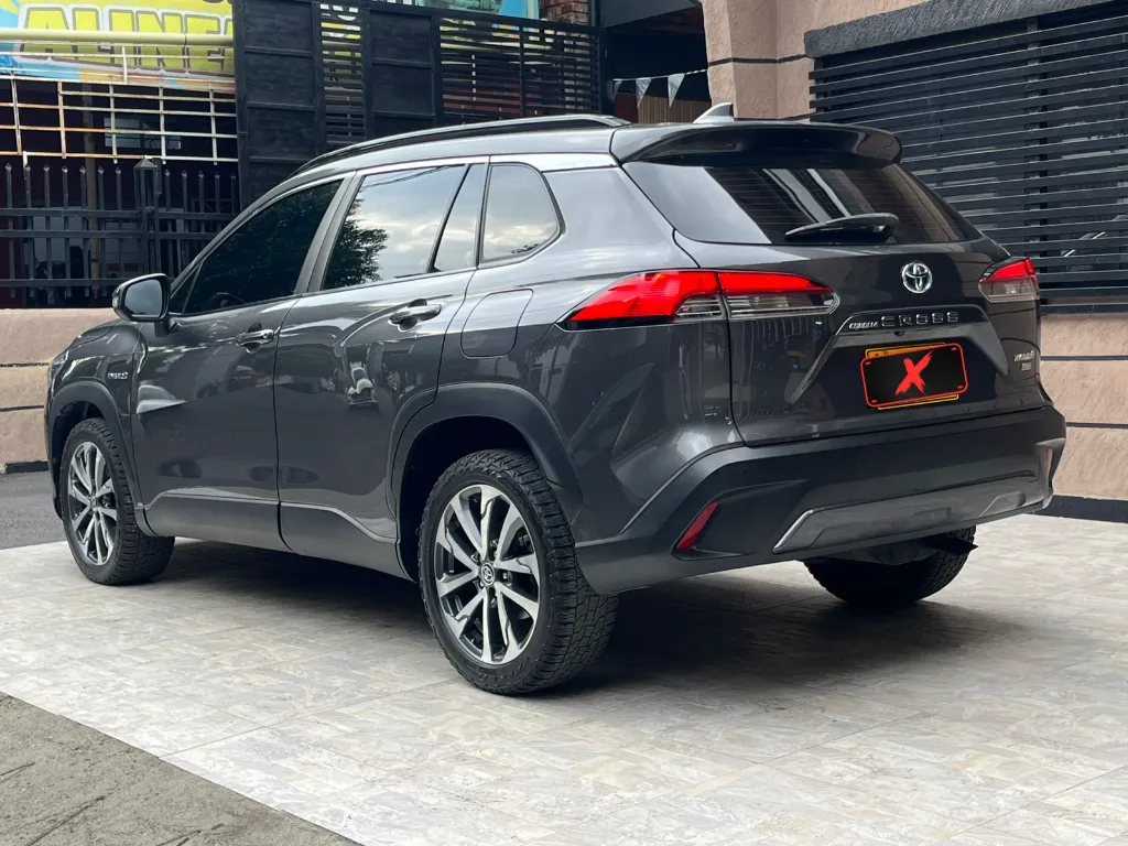 TOYOTA COROLLA CROSS SEG HYBRID 2023 (4).webp