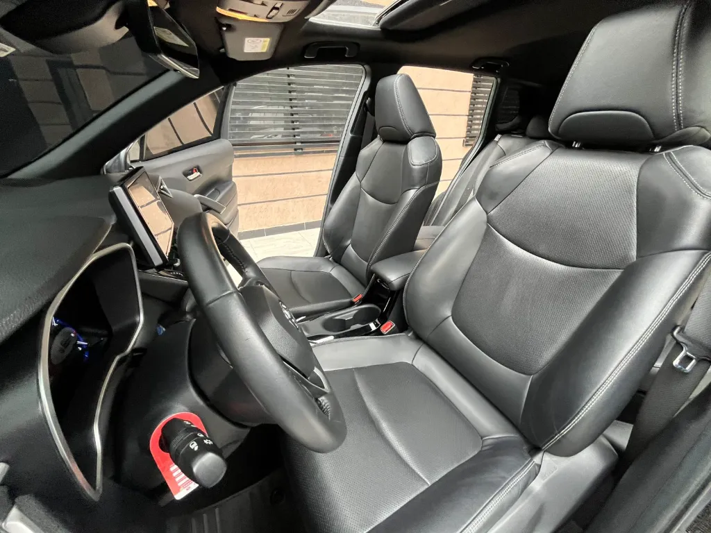 TOYOTA COROLLA CROSS SEG HYBRID 2023 (20).webp