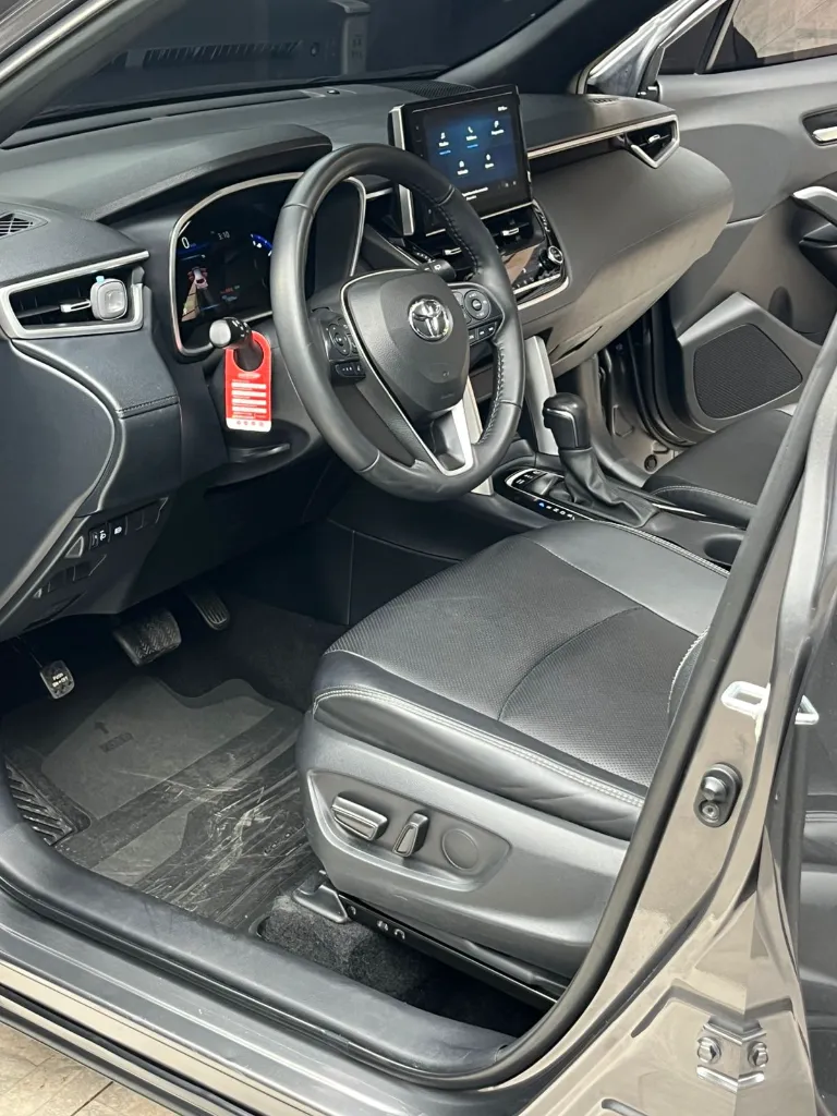 TOYOTA COROLLA CROSS SEG HYBRID 2023 (18).webp