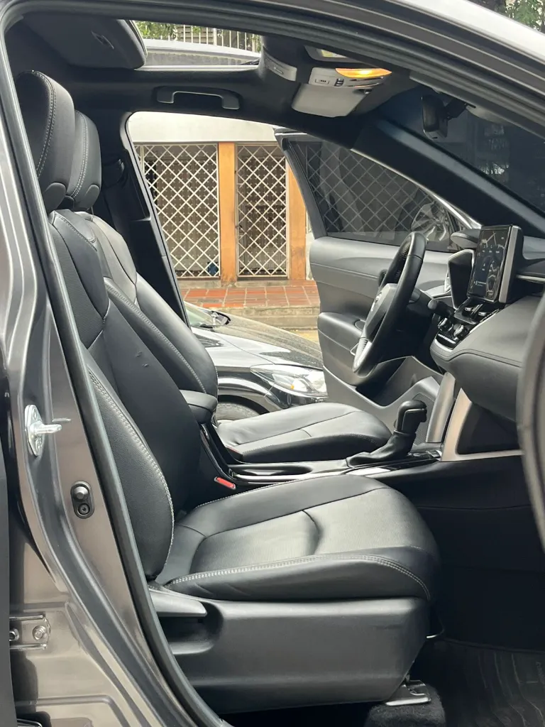 TOYOTA COROLLA CROSS SEG HYBRID 2023 (19).webp