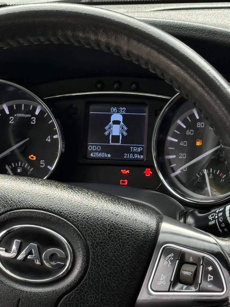 JAC T8 COMFORT 2.0 DIÉSEL 4X4 MECÁNICA 2023 (19).webp