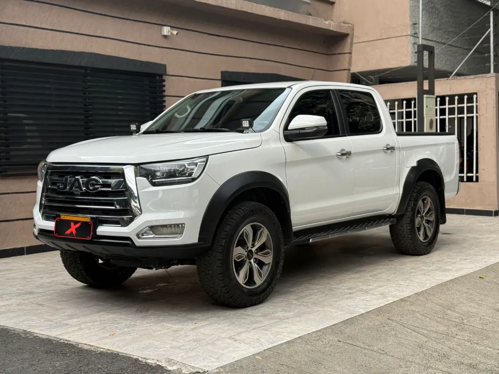 JAC T8 COMFORT 2.0 DIÉSEL 4X4 MECÁNICA 2023 (1).webp