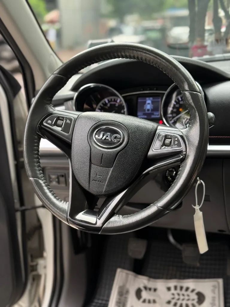 JAC T8 COMFORT 2.0 DIÉSEL 4X4 MECÁNICA 2023 (13).webp