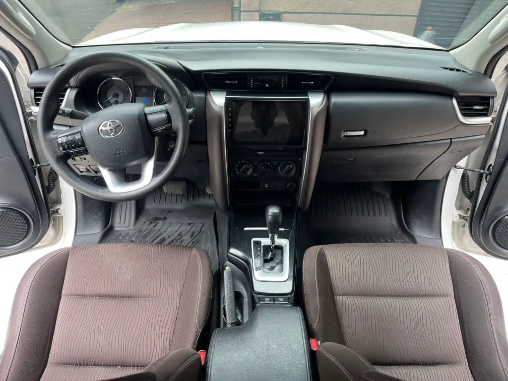 TOYOTA FORTUNER SW4 2017