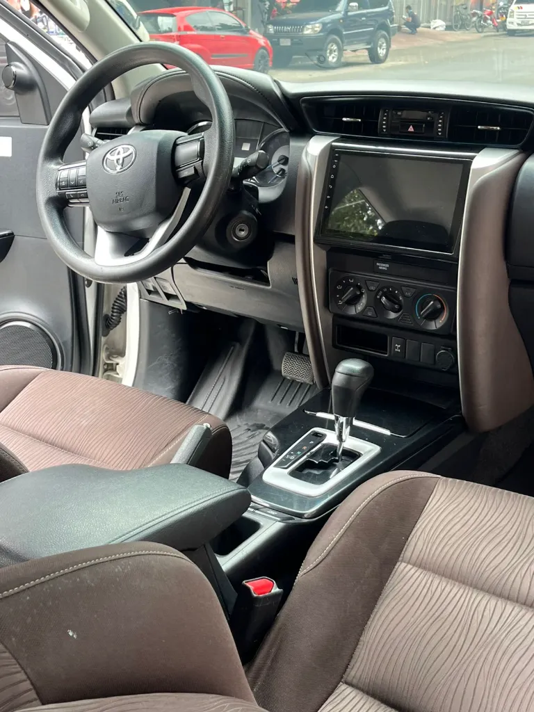 TOYOTA FORTUNER SW4 2017