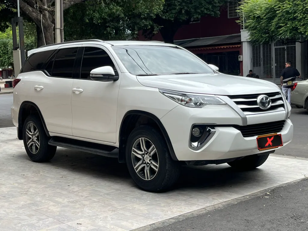 TOYOTA FORTUNER SW4 2017