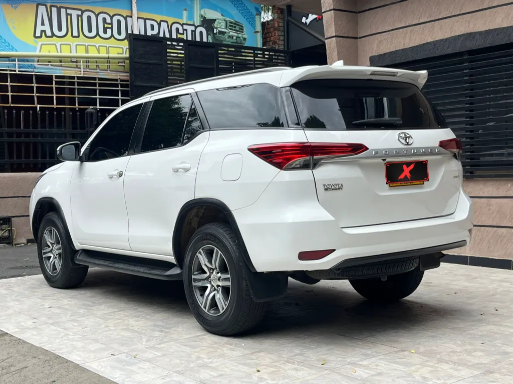 TOYOTA FORTUNER SW4 2017