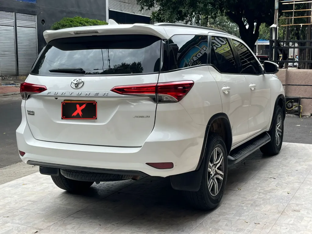TOYOTA FORTUNER SW4 2017