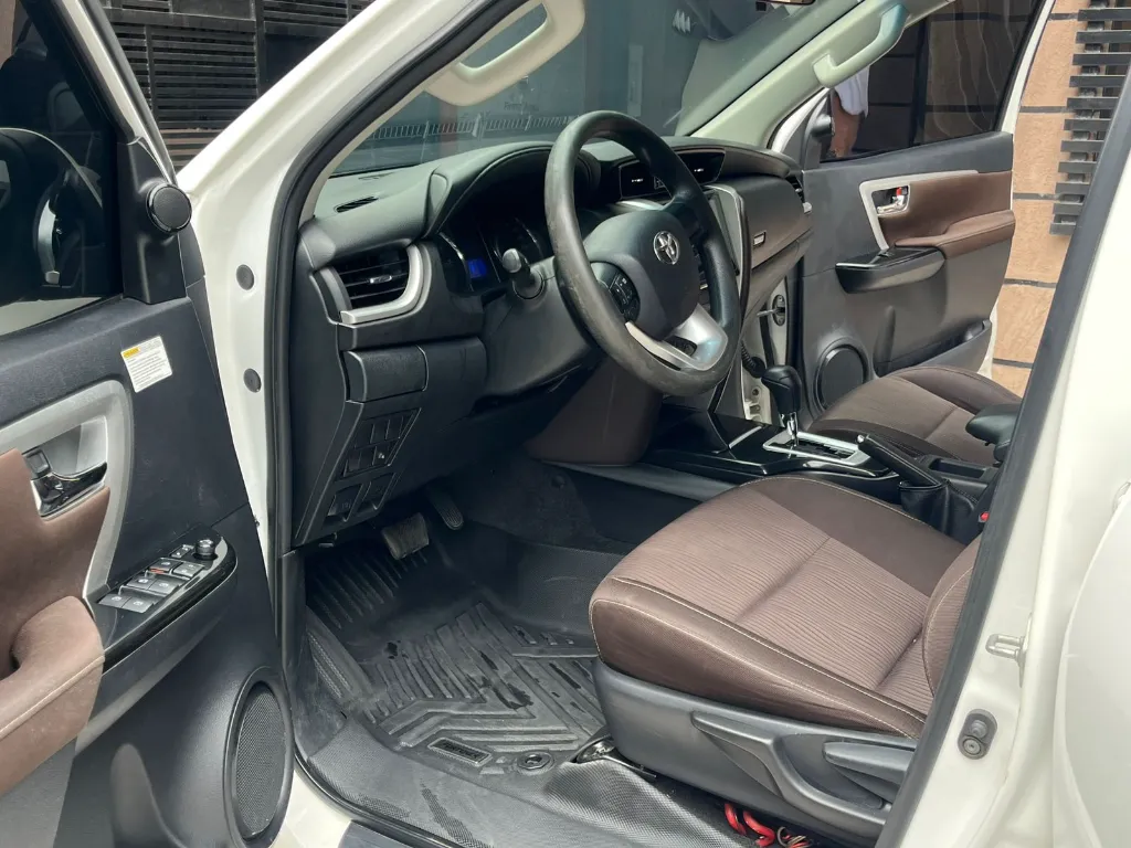 TOYOTA FORTUNER SW4 2017