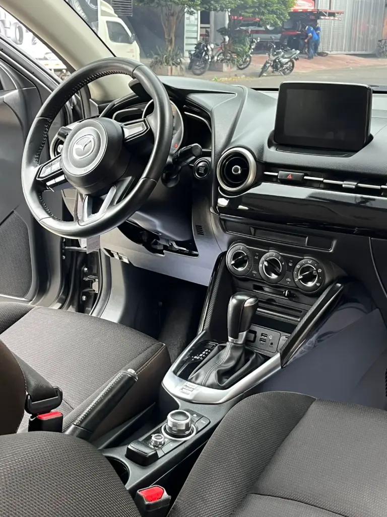 MAZDA 2 TOURING AUTOMATICO 2021 (10).webp