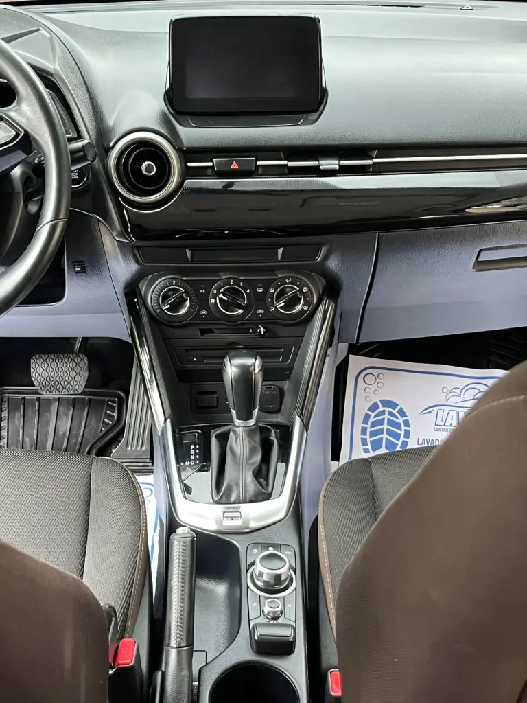 MAZDA 2 TOURING AUTOMATICO 2021 (11).webp