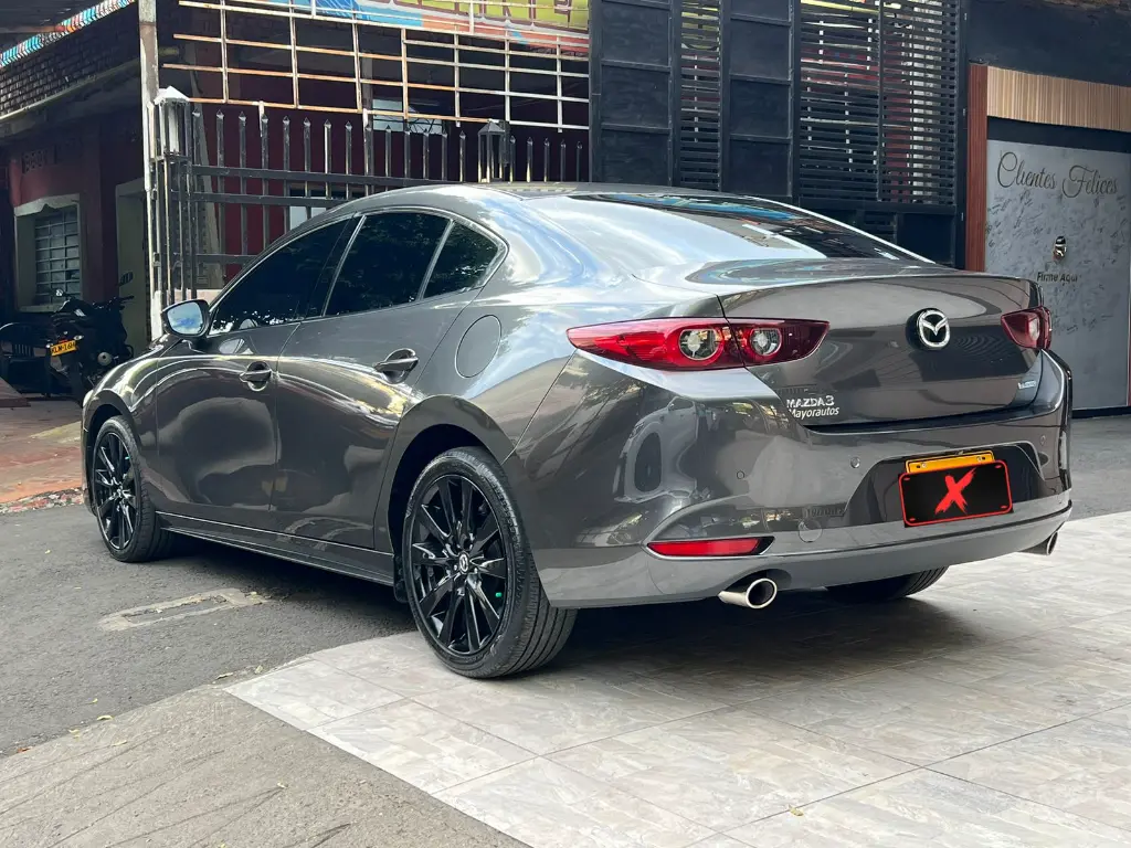 MAZDA 3 GRAND TOURING HIBRIDO 2023 (5).webp