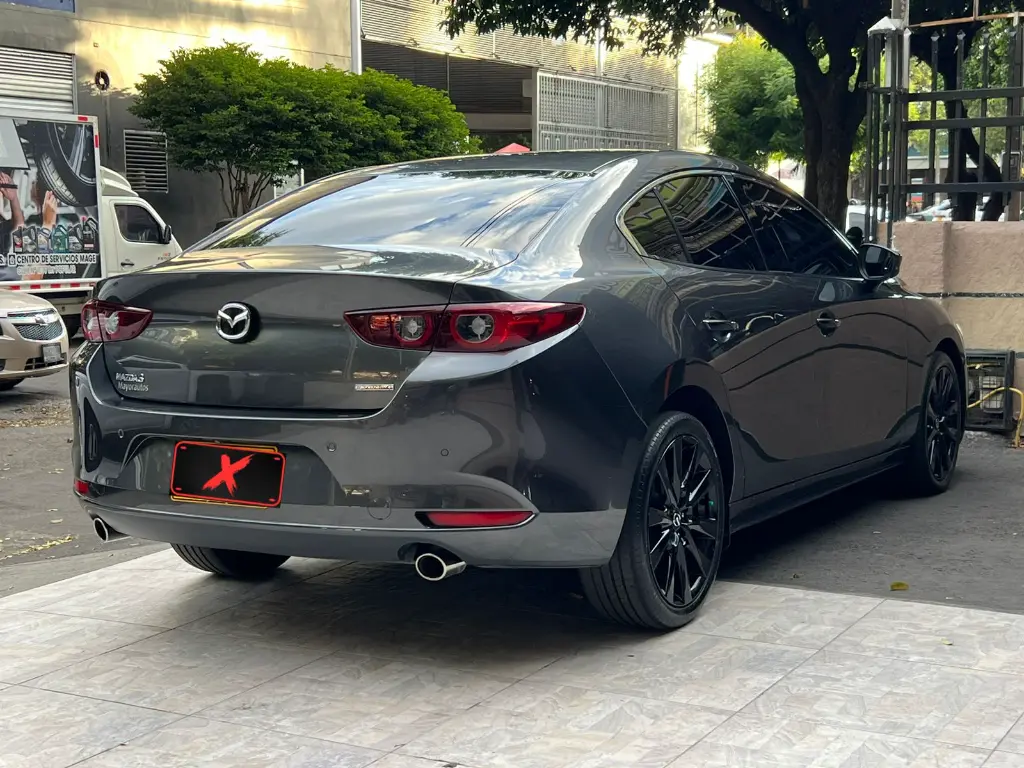 MAZDA 3 GRAND TOURING HIBRIDO 2023 (7).webp