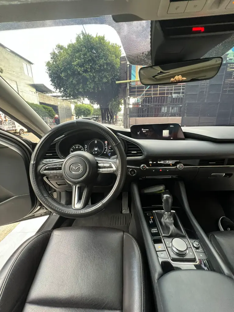 MAZDA 3 GRAND TOURING HIBRIDO 2023 (17).webp