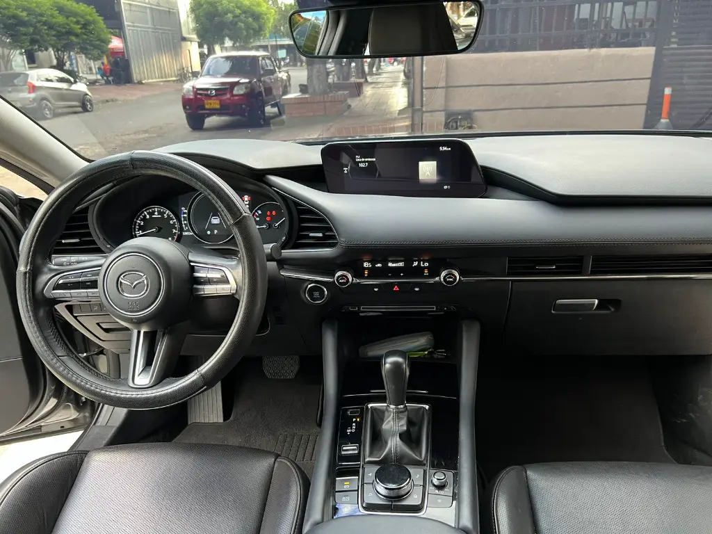 MAZDA 3 GRAND TOURING HIBRIDO 2023 (14).webp