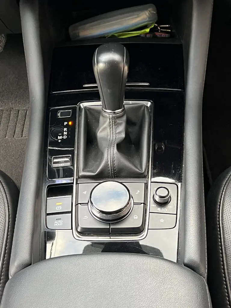 MAZDA 3 GRAND TOURING HIBRIDO 2023 (16).webp