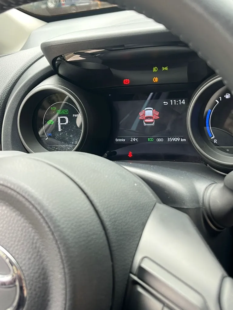 TOYOTA YARIS CROSS HEV XS 2024 (8).webp