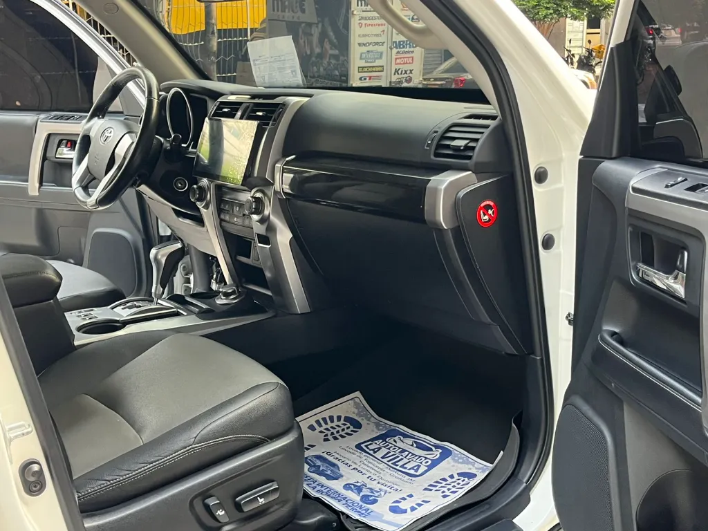 TOYOTA 4RUNNER SR5 2017