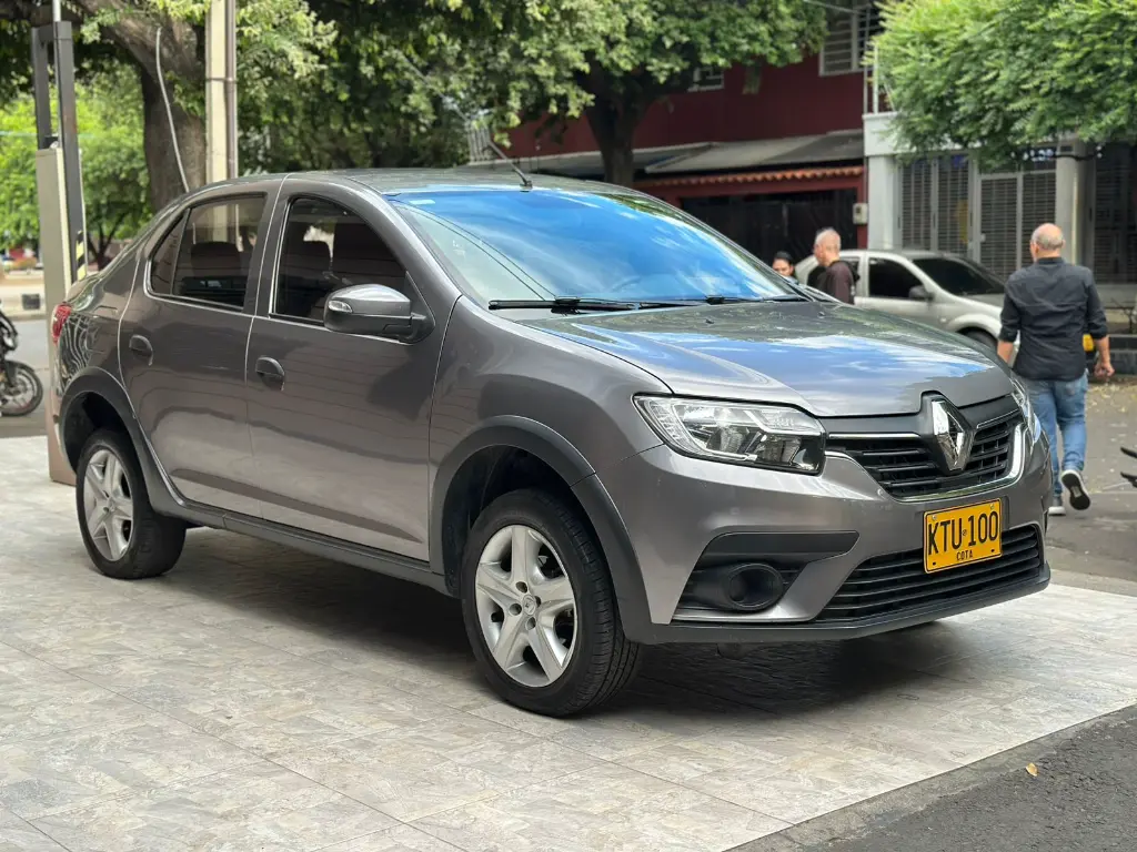 RENAULT LOGAN AUTOMÁTICO MOD 2022 (3).webp