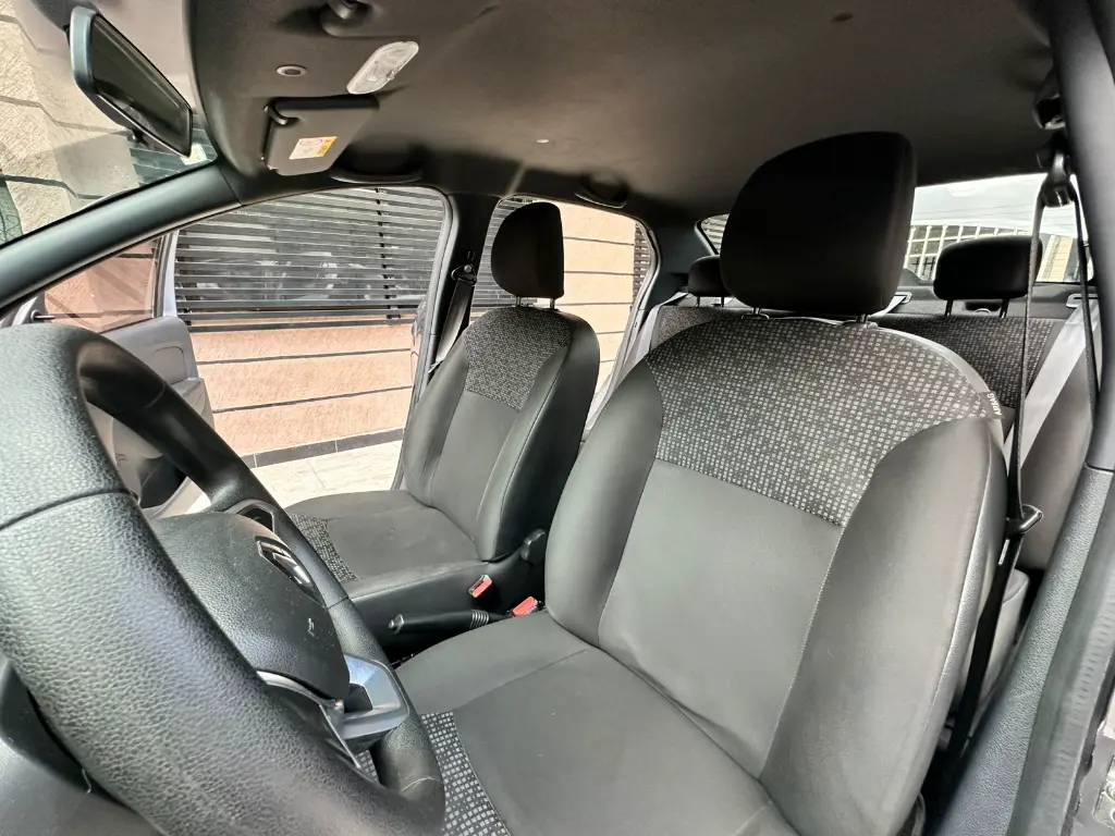 RENAULT LOGAN AUTOMÁTICO MOD 2022 (22).webp