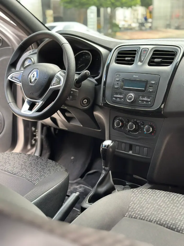 RENAULT LOGAN AUTOMÁTICO MOD 2022 (19).webp