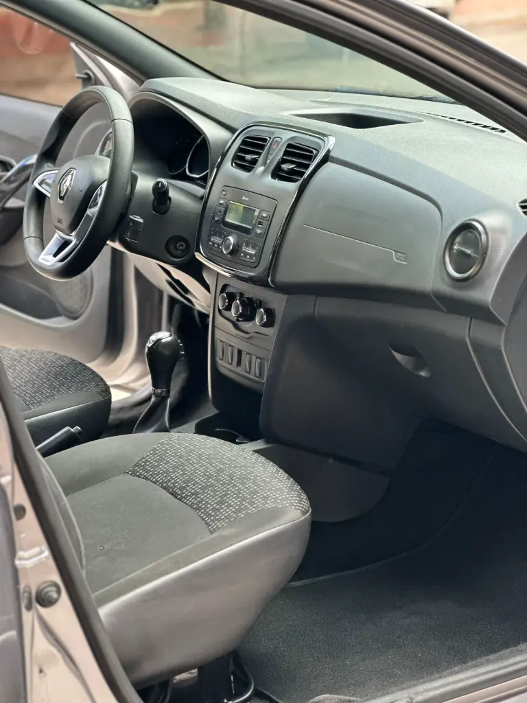 RENAULT LOGAN AUTOMÁTICO MOD 2022 (15).webp