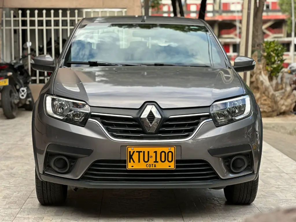 RENAULT LOGAN AUTOMÁTICO MOD 2022 (2).webp