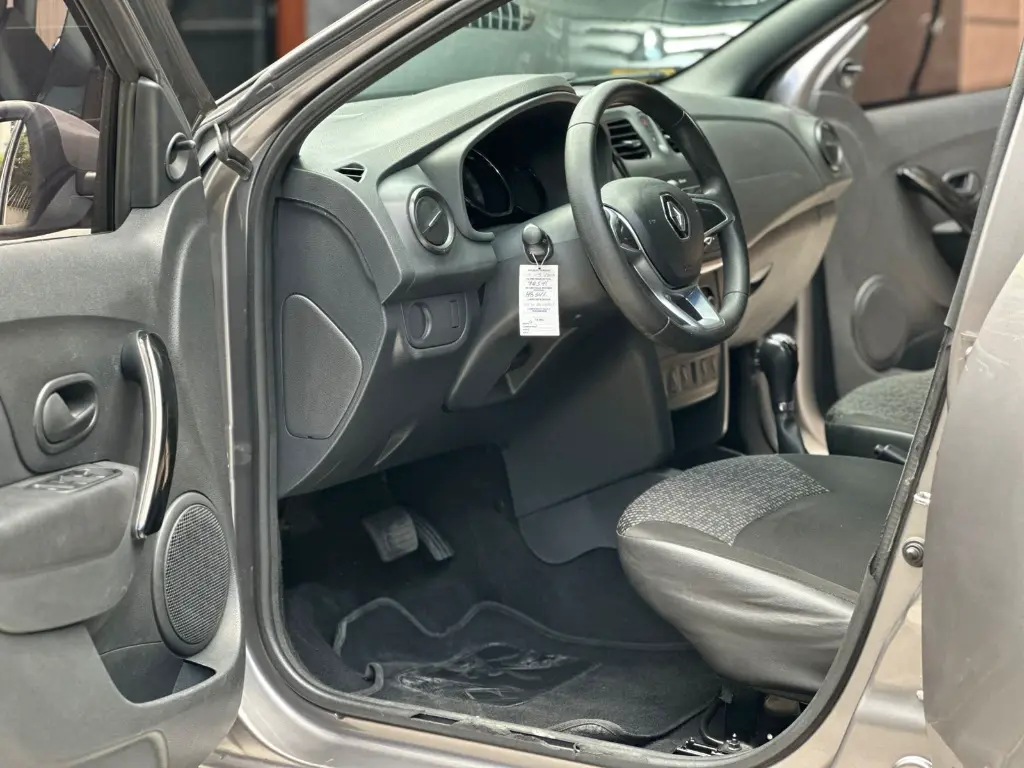 RENAULT LOGAN AUTOMÁTICO MOD 2022 (21).webp