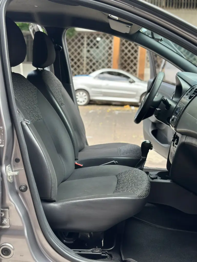 RENAULT LOGAN AUTOMÁTICO MOD 2022 (17).webp