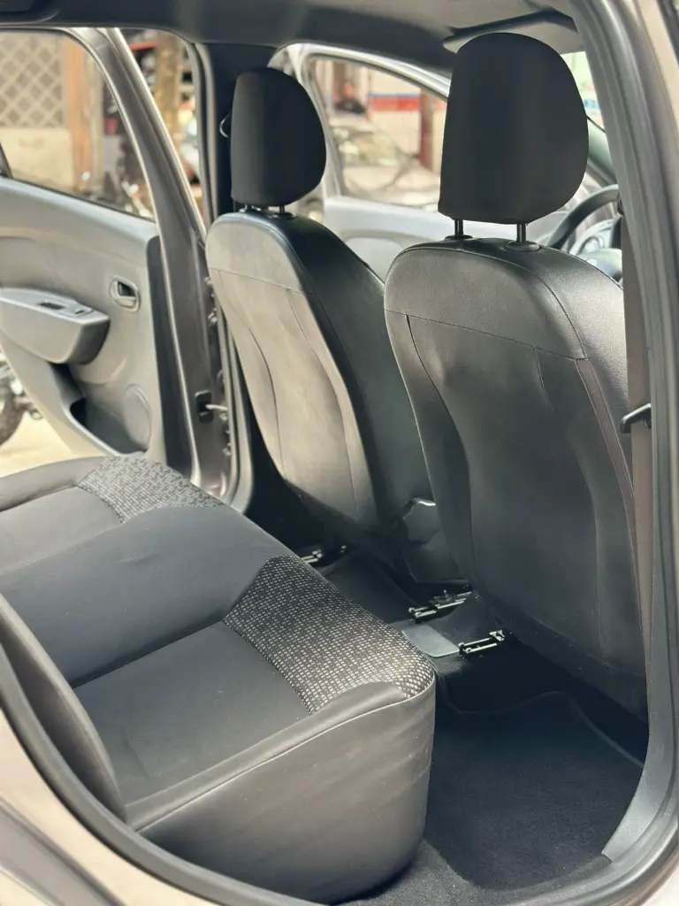 RENAULT LOGAN AUTOMÁTICO MOD 2022 (23).webp