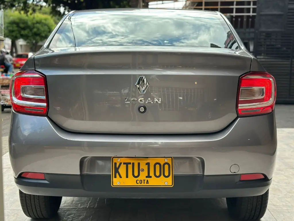 RENAULT LOGAN AUTOMÁTICO MOD 2022 (5).webp