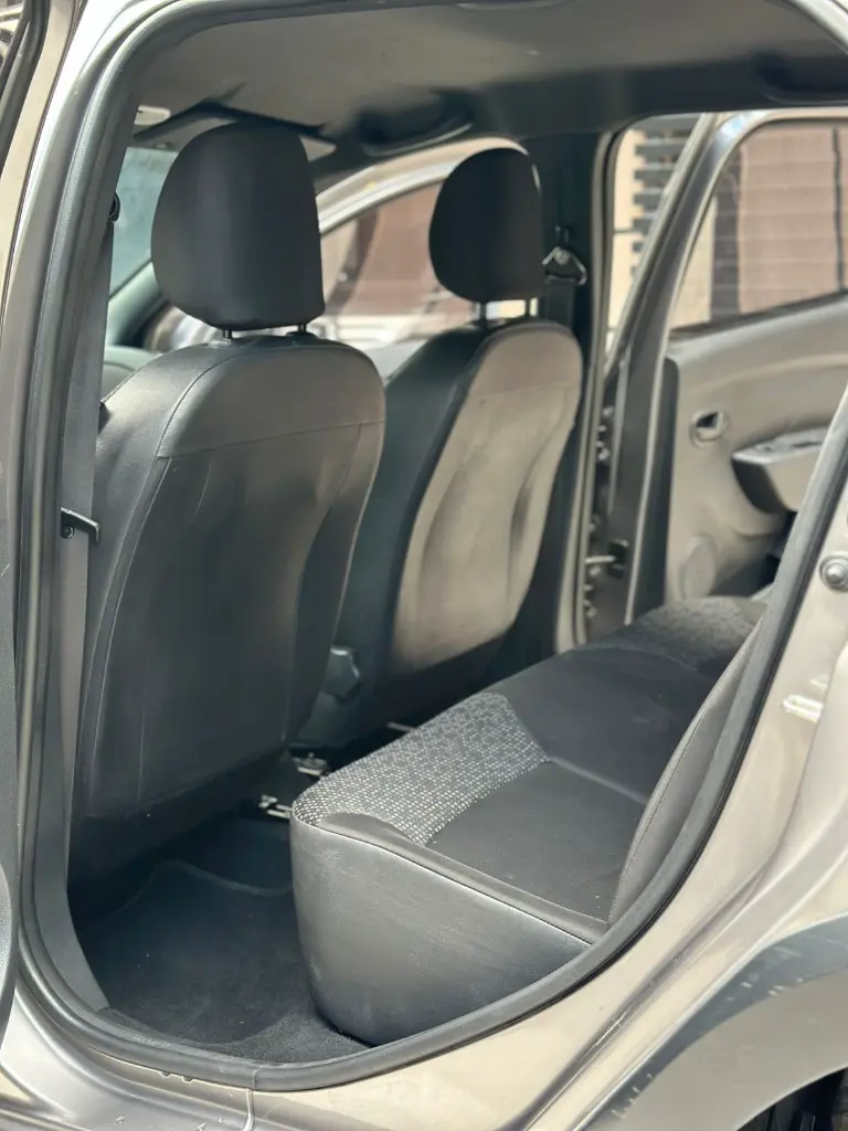 RENAULT LOGAN AUTOMÁTICO MOD 2022 (20).webp