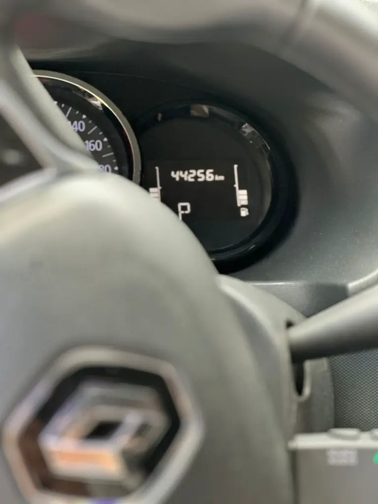 RENAULT LOGAN AUTOMÁTICO MOD 2022 (13).webp