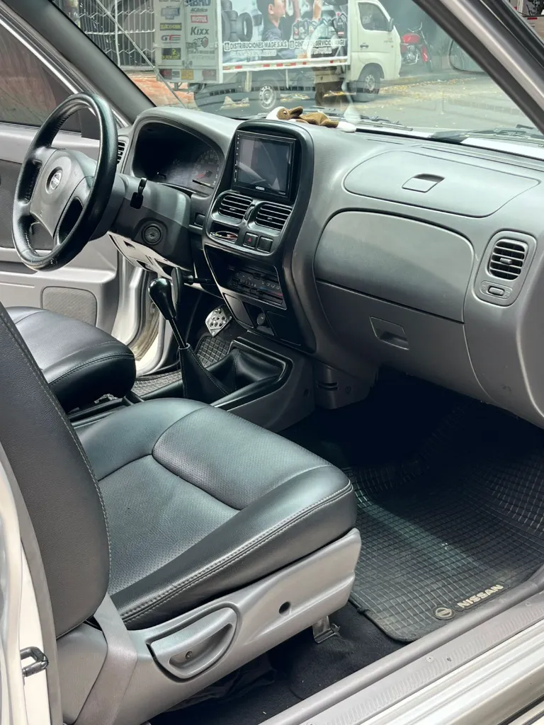 NISSAN NP300 FRONTIER MEC 2.4l 4X2 MOD 2011  (14).webp