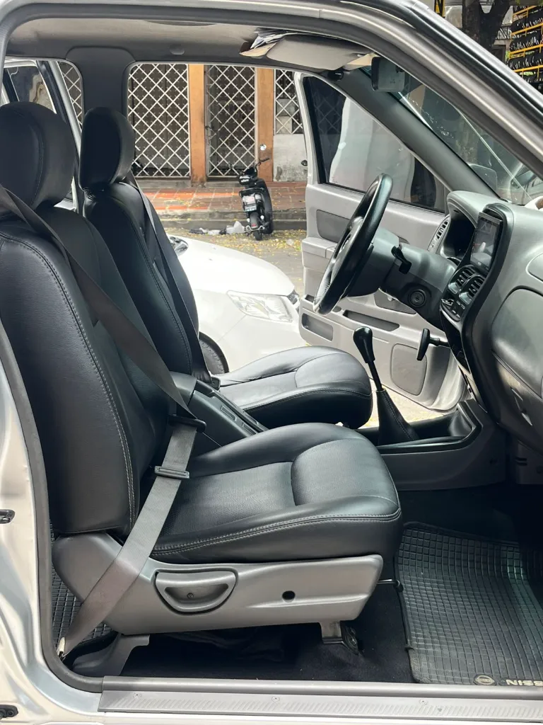 NISSAN NP300 FRONTIER MEC 2.4l 4X2 MOD 2011  (15).webp