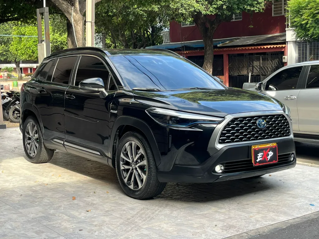 TOYOTA COROLLA CROSS SEG HYBRID 2023 (3).webp