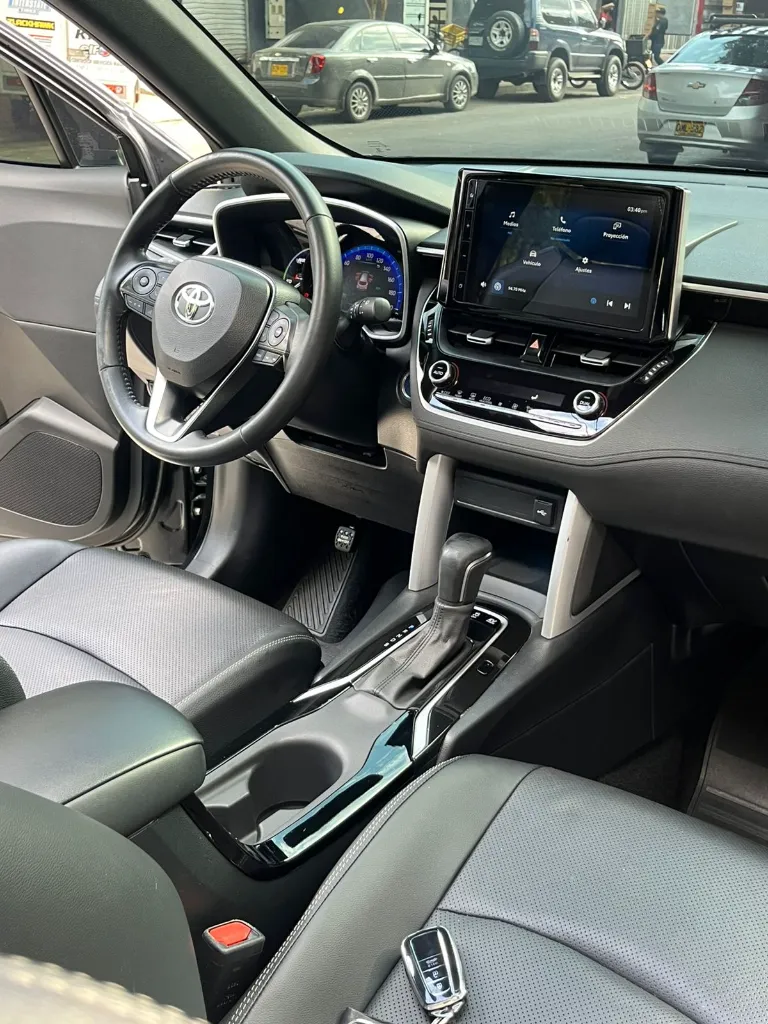 TOYOTA COROLLA CROSS SEG HYBRID 2023 (15).webp