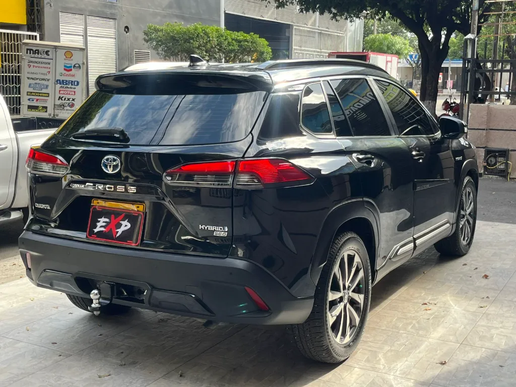TOYOTA COROLLA CROSS SEG HYBRID 2023 (4).webp