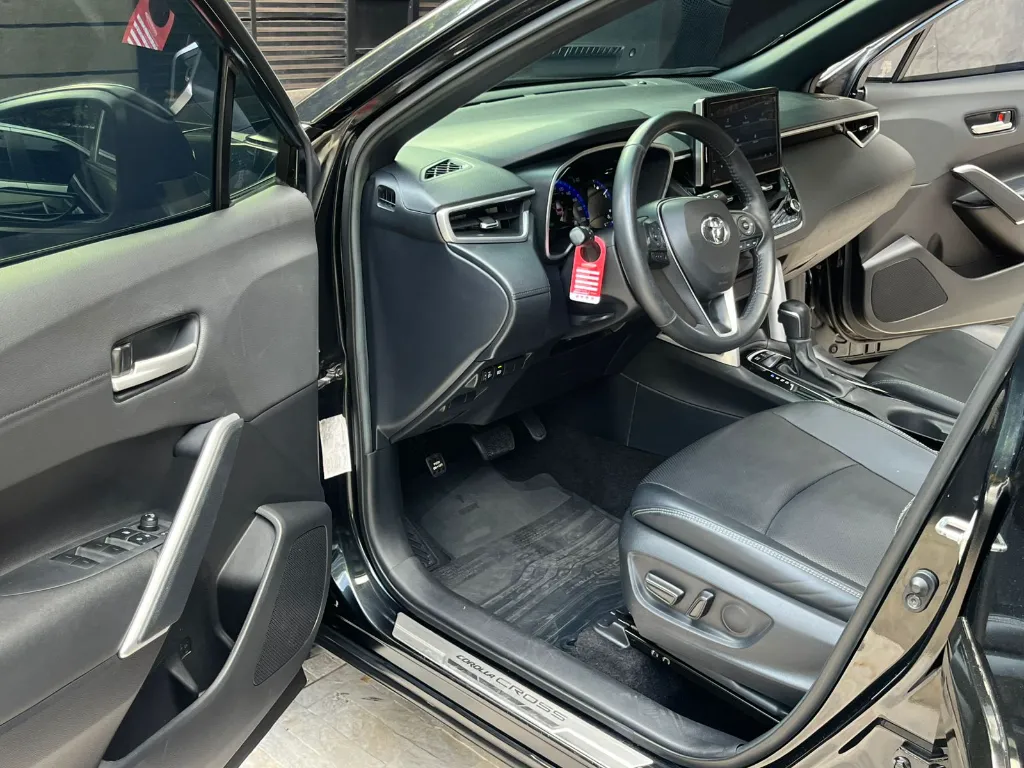 TOYOTA COROLLA CROSS SEG HYBRID 2023 (21).webp