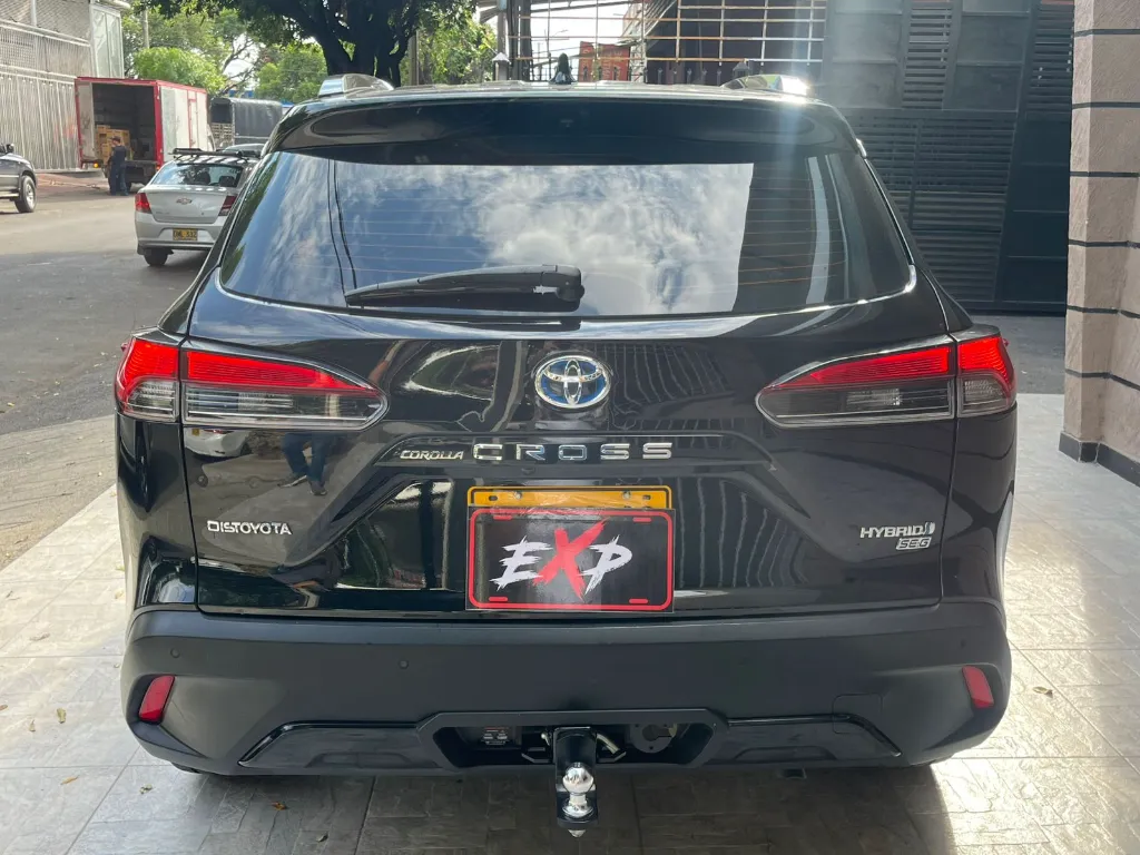TOYOTA COROLLA CROSS SEG HYBRID 2023 (5).webp